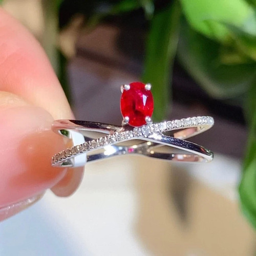 Oval cut natural ruby - 0.75,