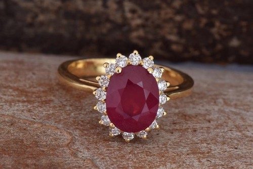 Oval cut natural ruby - ct,