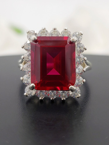 Emerald cut natural - 6.80,