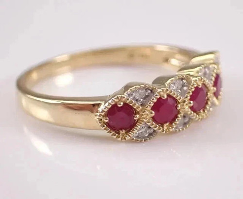 Round cut natural - natural, ruby