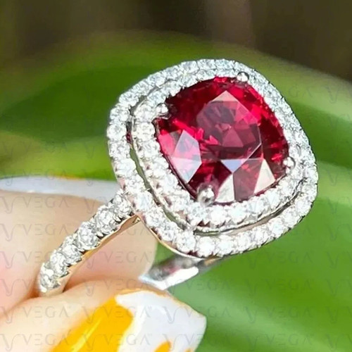 Cushion cut natural - 4.20, ct