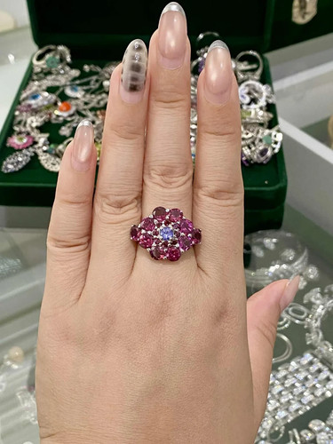 Round cut natural ruby - round,