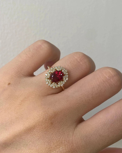 Oval cut natural - 4.90, ct