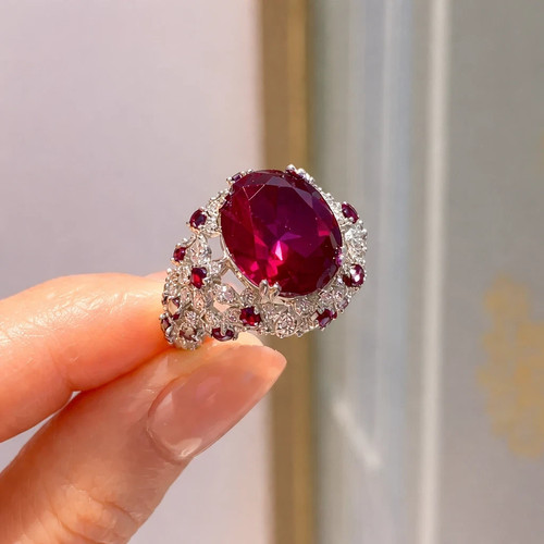 Oval cut natural ruby - 3.10, ct